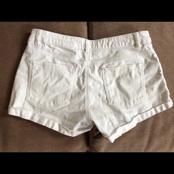 H&M Women’s Shorts White - Picture 2 of 4